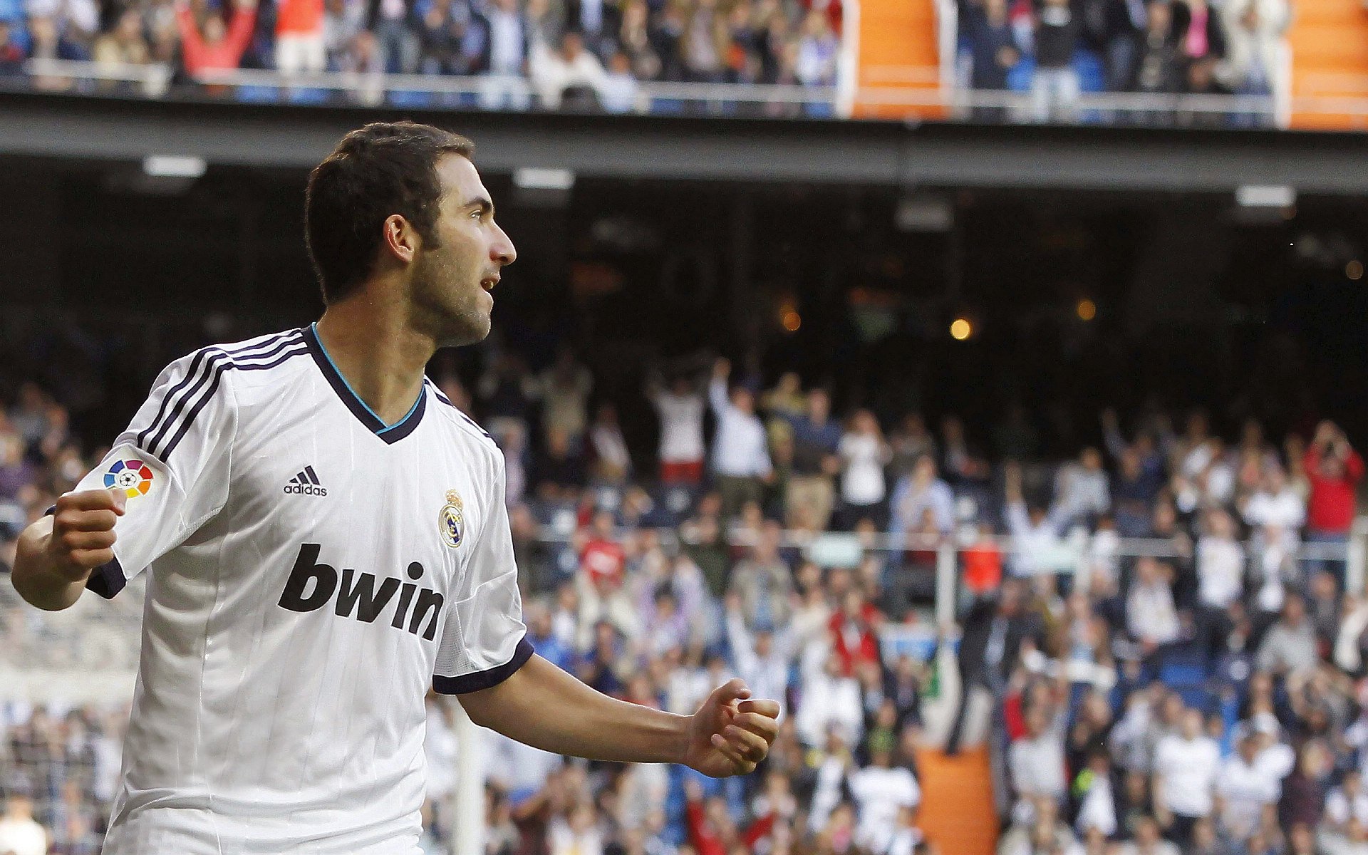 “电动冲浪：东三叉湖马鞍山赛场成为水上运动新热门”